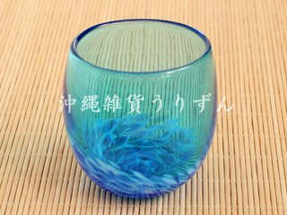 琉球ガラスの青いたる形グラス